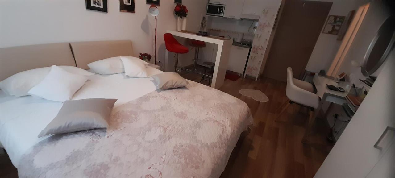 Klara Studio Apartman Сплит Экстерьер фото